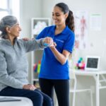 World Physiotherapy Day 2025: Physiotherapy से जुड़े इन आम मिथकों पर न करें भरोसा, जानें सही हकीकत