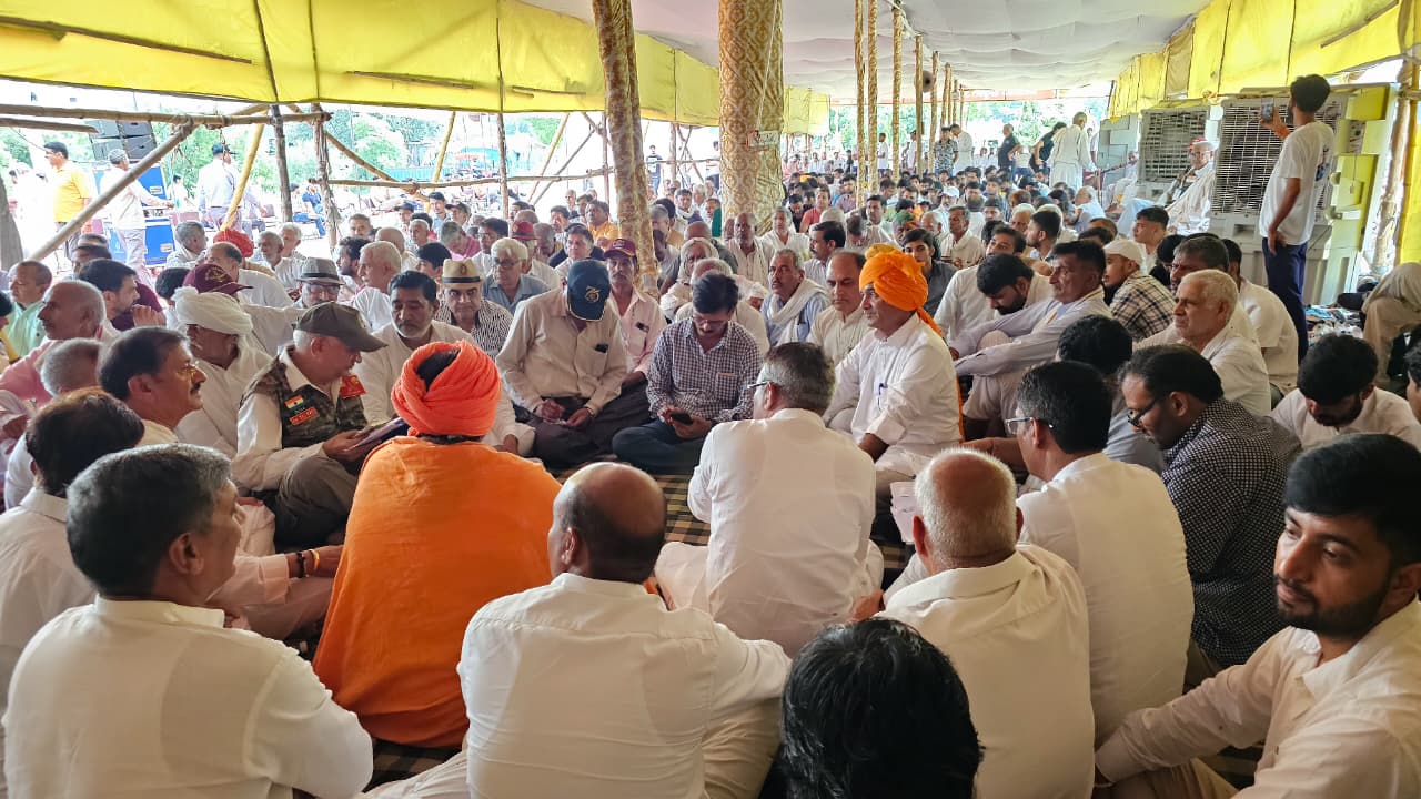 यदुवंशी समाज की महापंचायत – 120 बहादुर फ़िल्म पर कड़ा विरोध