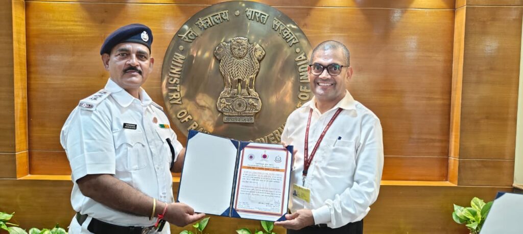 राष्ट्रीय सम्मान से नवाजे गए टाटानगर रेल सिविल डिफेंस इंस्पेक्टर संतोष कुमार