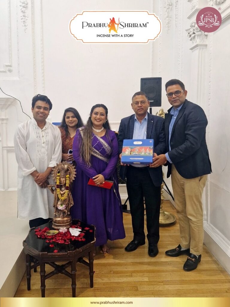 लंदन के नेहरू सेंटर में सजी भक्ति और संस्कृति की शाम, हुआ श्री कृष्ण लीला कलेक्शन का भव्य अनावरण