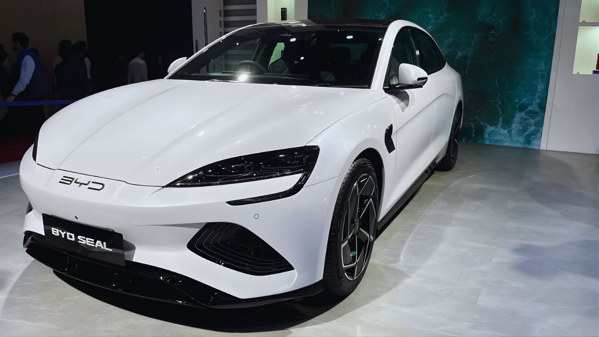 EV मार्केट में बड़ा उलटफेर, 2025 में BYD बन सकती है दुनिया की नंबर-1 इलेक्ट्रिक कार कंपनी