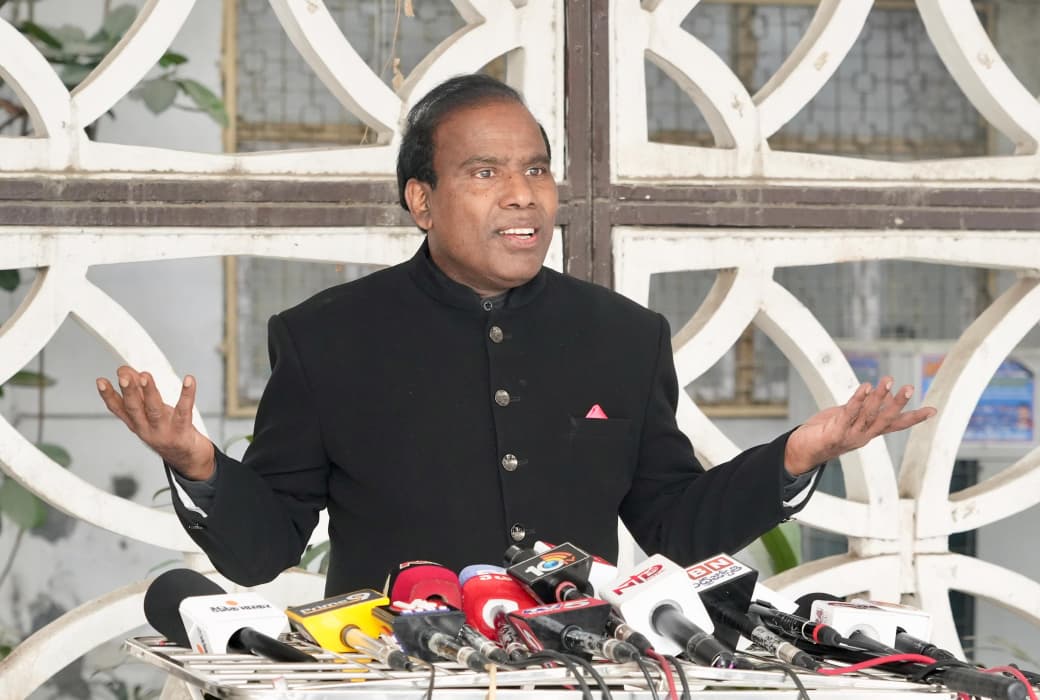 दलबदल मामले में स्पीकर के आदेश के खिलाफ डॉ. के. ए. पॉल की हाईकोर्ट में चुनौती, इस्तीफे की उठी मांग