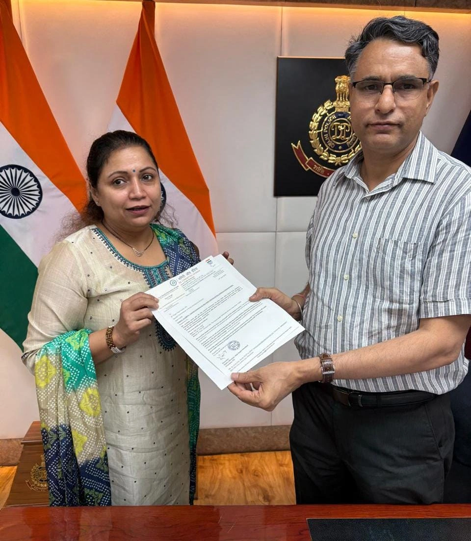 दिल्ली पैरालंपिक समिति की अध्यक्ष पारुल सिंह ने डीजीपी चंडीगढ़ डॉ. सागर प्रीत हुड्डा को राष्ट्रपति पदक मिलने पर दी बधाई