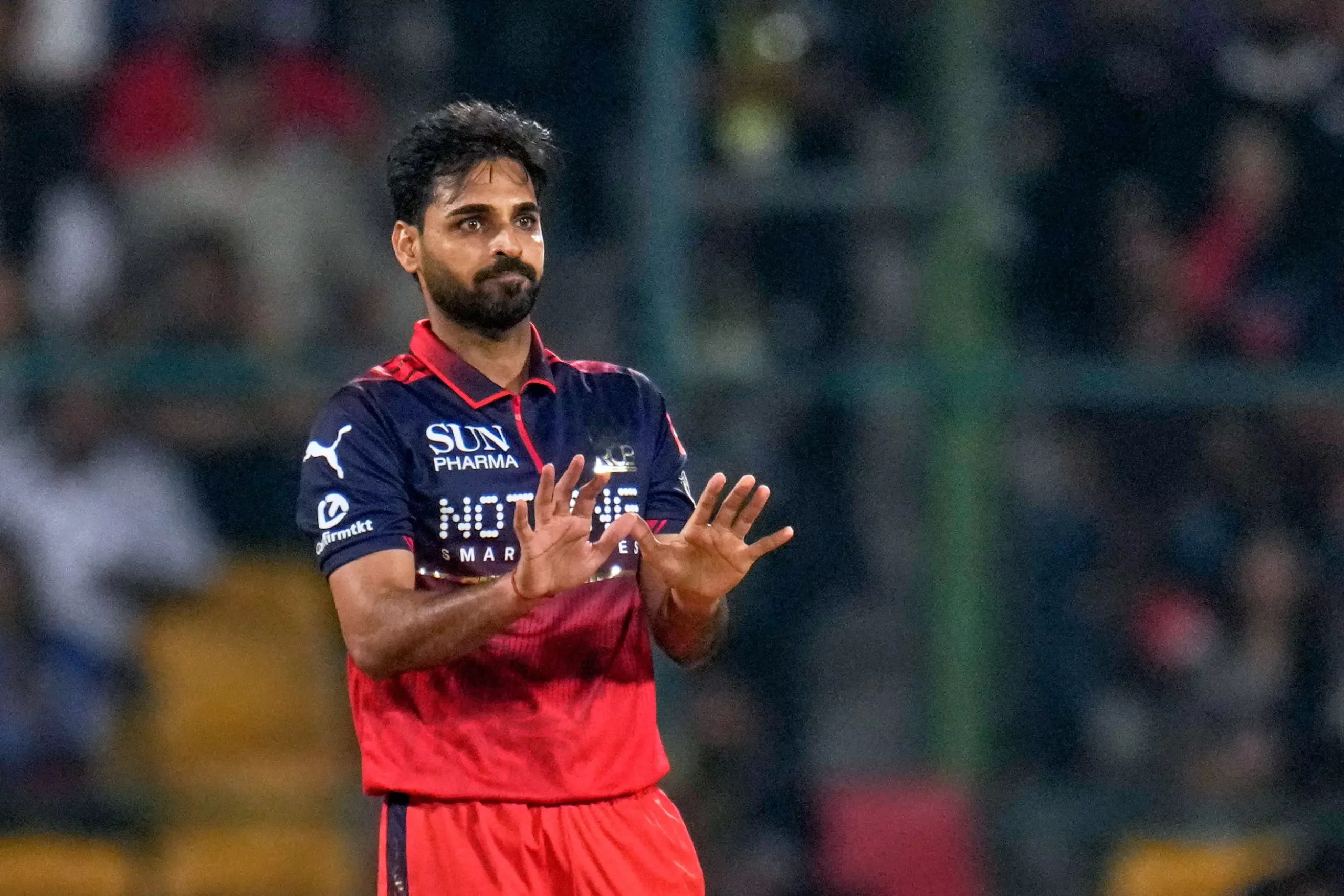 Bhuvneshwar Kumar: पहले गेंद से दिखाया जादू, फिर बल्ले से पलटा मैच का रुख
