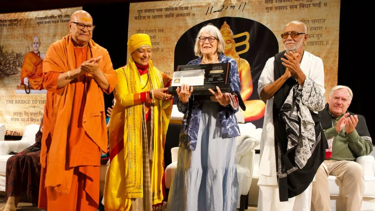 हार्वर्ड में पहली बार तुलसी जयंती समारोह, मोरारी बापू ने वैश्विक मंच पर 9 विद्वानों को नवाजा