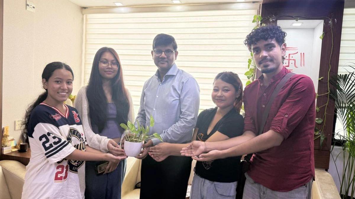 असम बाढ़ पीड़ितों की मदद को आगे आए Gen Z, DU और नॉर्थ ईस्ट के छात्र