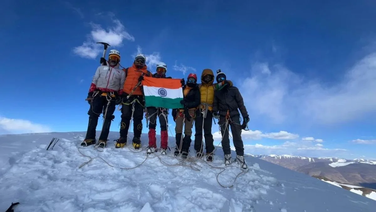 लद्दाख की तीन अनचढ़ी चोटियों के नाम होंगे हिलेरी, टेनजिंग और नेताजी...!